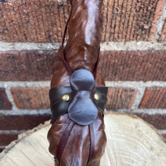 Vintage 8” Leather Wrapped Kneeling Horse Figurine, With Reins & Saddle - Picture 16 of 16